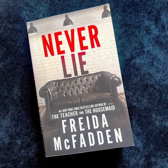 Book: NEVER LIE by FREIDA McFADDEN bestselling novel, thriller mystery book - Picture 1 of 4